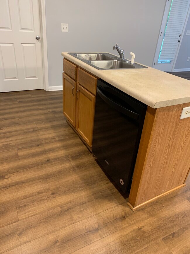 Kitchen Island - 108 Willowfield Ln