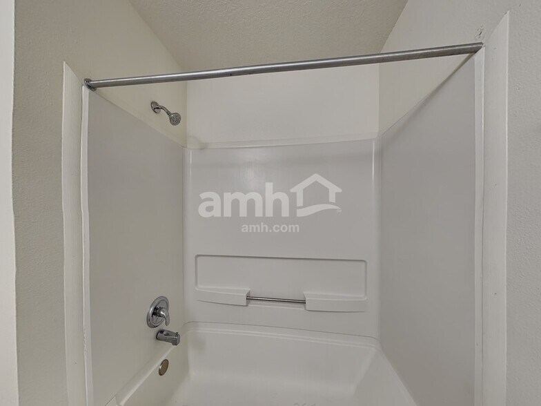 Building Photo - 312 116th St E