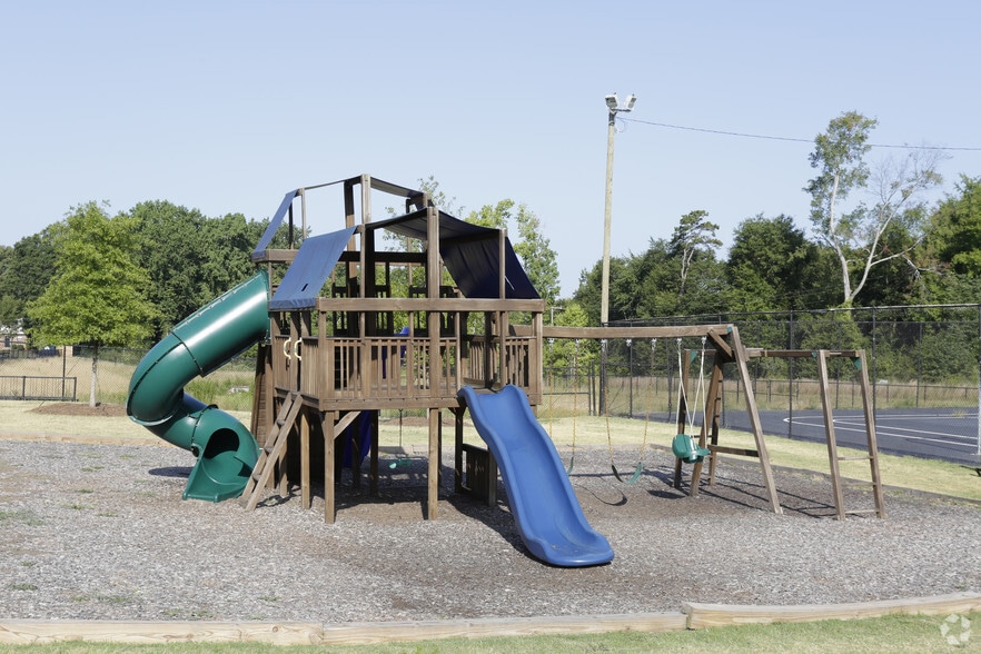 Building Photo - Hartwell Pointe