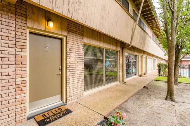 Building Photo - 3809 N Braeswood Blvd