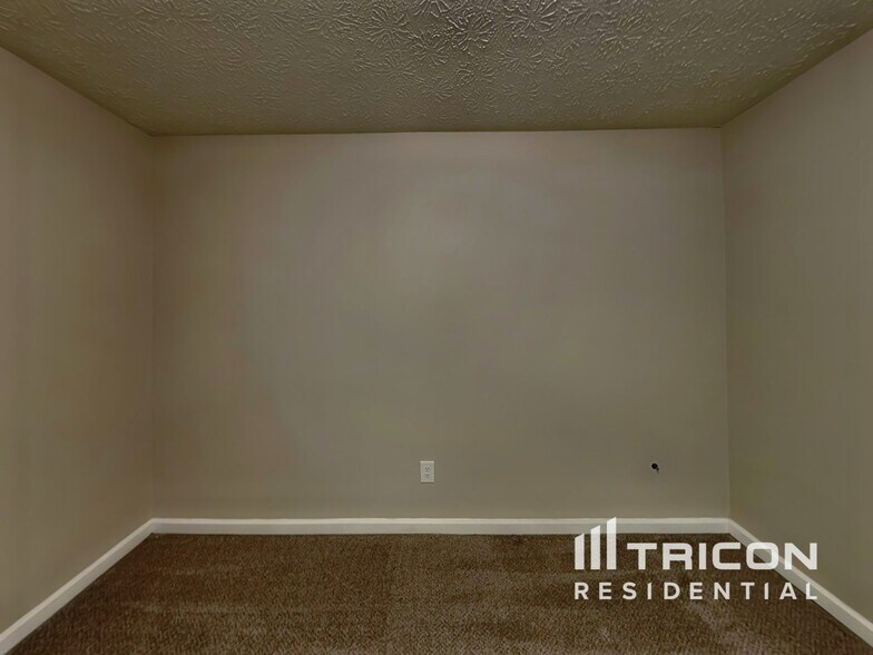 Building Photo - 1112 Karastan Ct SW