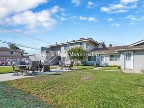 Building Photo - 17071 Oak Ln