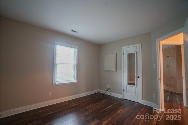 Building Photo - 2434 Dryden Ln