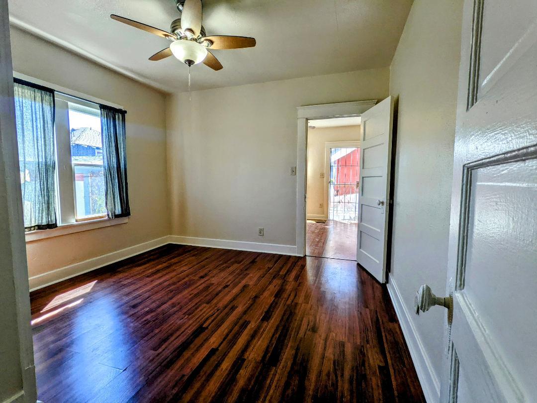 Building Photo - 517 24th St
