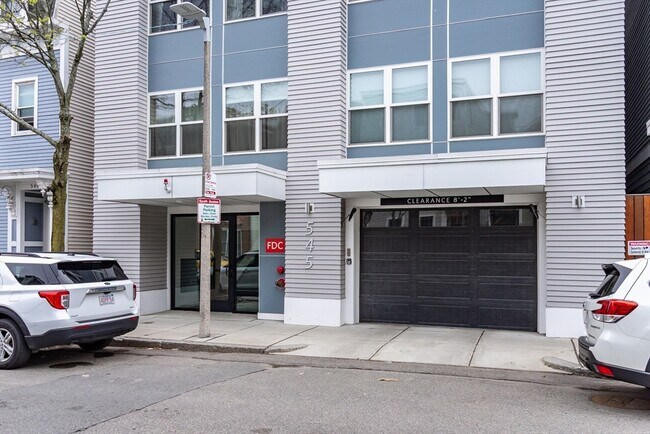 Building Photo - 545 E 3rd St