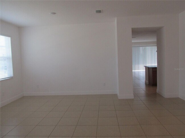 Building Photo - 4900 Golden Zenith Wy