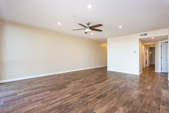 Building Photo - Stunning Bay View Condo in Bankers Hill