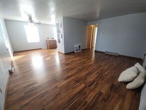 Building Photo - 1059 Gillingham Rd