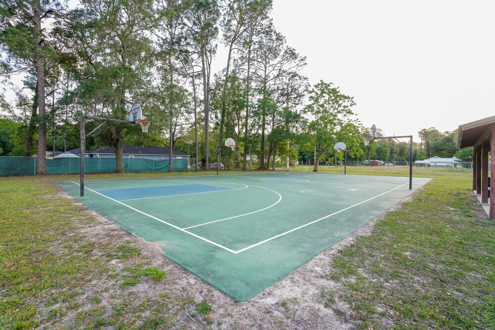 Building Photo - 1266 Bee St N