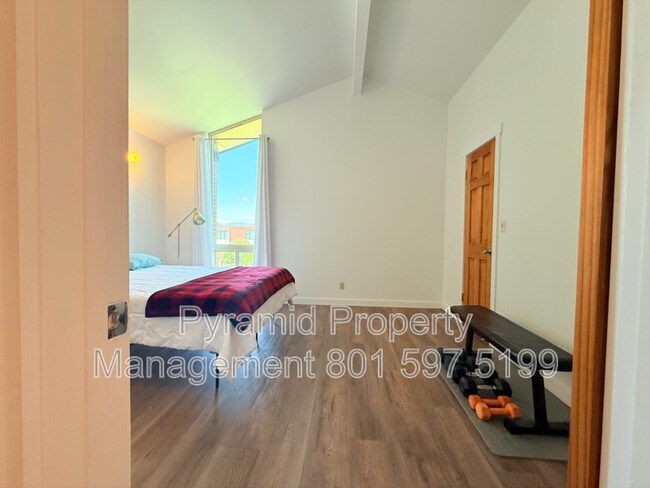 Building Photo - 251 S 700 E