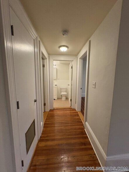Building Photo - 1463 Beacon St