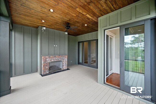 Building Photo - 32511 Water View Dr E