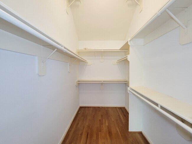 Building Photo - 2208 Taft St