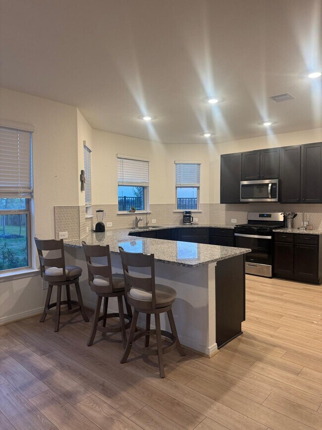 Building Photo - 4841 Sun Fls Dr