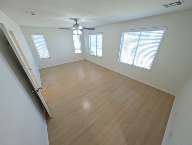 Building Photo - 7931 N Kelburn Hill St