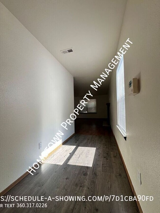Building Photo - 4206 Wonderwood Ln SE