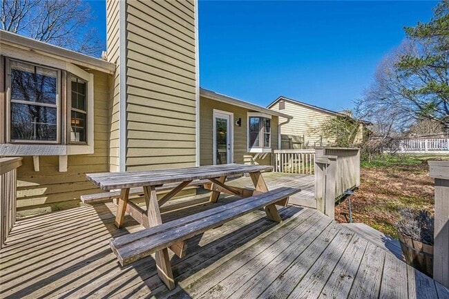 Building Photo - 2491 Redfield Dr