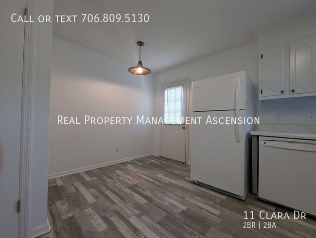 Building Photo - 11 Clara Dr