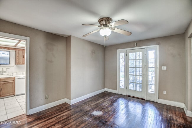 Building Photo - 384 E Windsor Ave