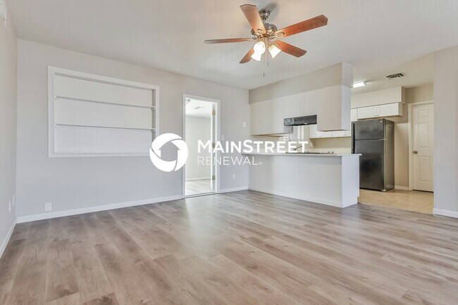 Building Photo - 4 Bedroom Pet-Friendly Home in Mesa, AZ wi...