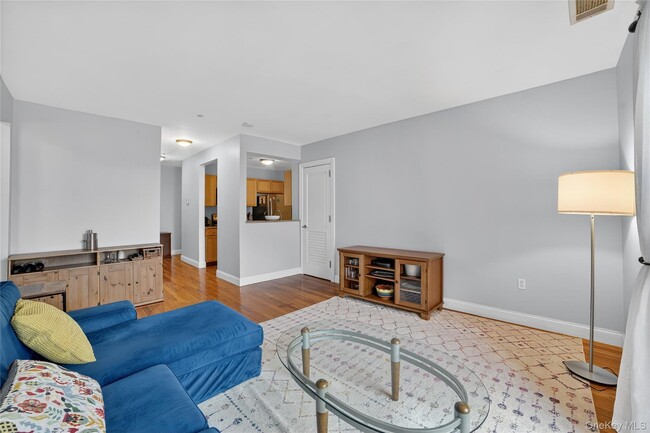 Building Photo - 543 Main St