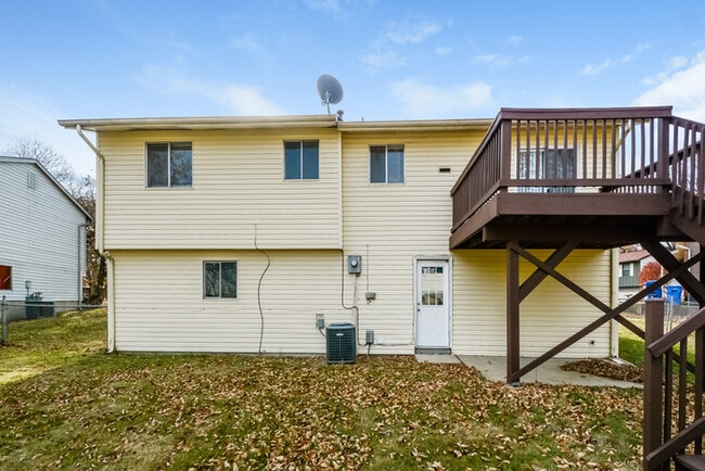Building Photo - 17 Cedar Park Dr