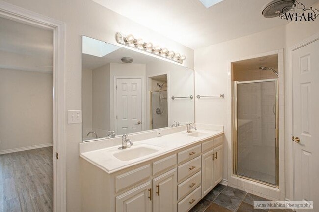 Building Photo - 8 St Andrews Ct