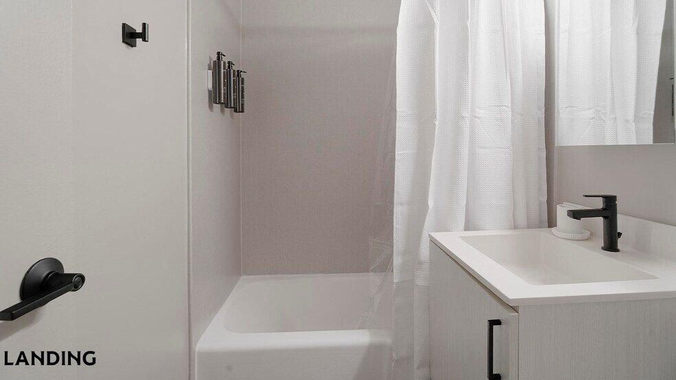 Building Photo - 1922 W Ogden Ave