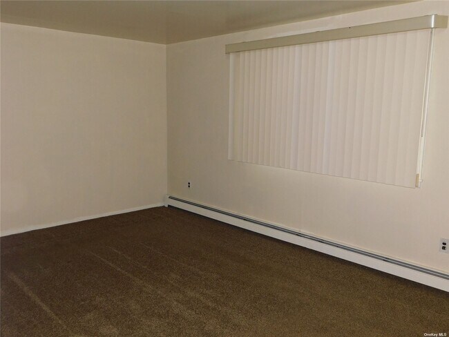 Building Photo - 11 Rensselaer Dr