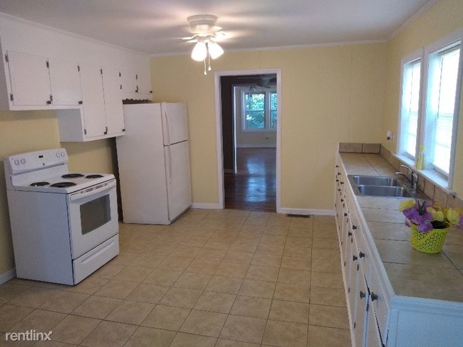 Building Photo - 3 br, 1 bath House - 1412 Walt Arney Rd