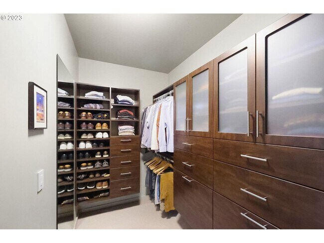 Building Photo - First Month's Rent FREE! Stunning East facing Pearl District condo located in The Vista Condomini...