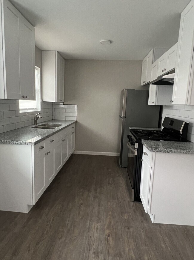 Building Photo - 9745 Long Point Rd