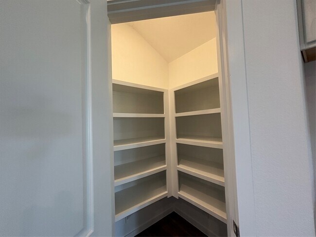 Building Photo - 27314 Oceanus Springs Dr