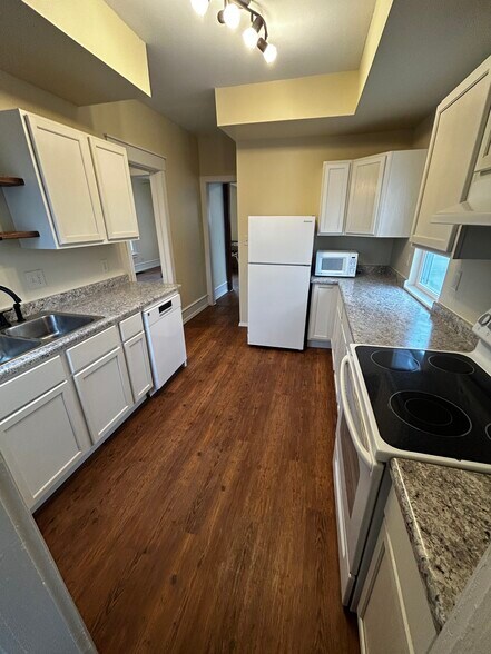 Building Photo - 328 14th St SE