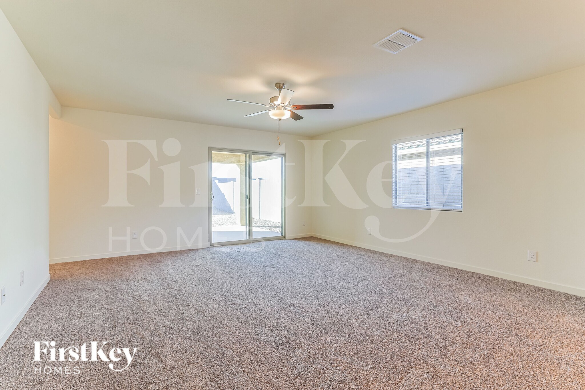 Building Photo - 1067 W 20th St