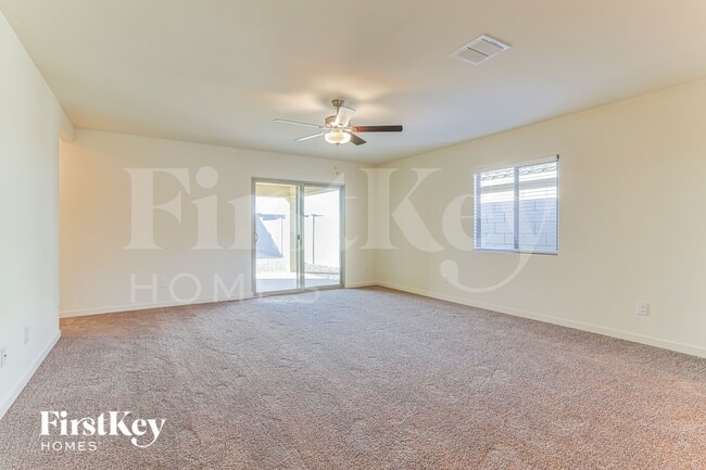 Building Photo - 1067 W 20th St