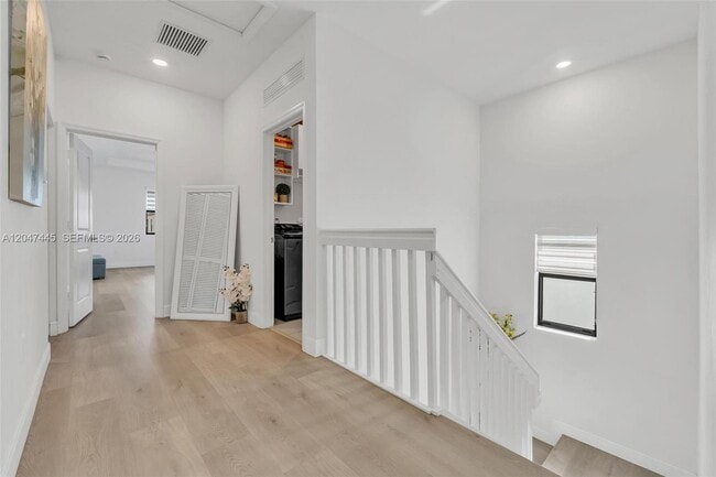 Building Photo - 3538 W 108th St