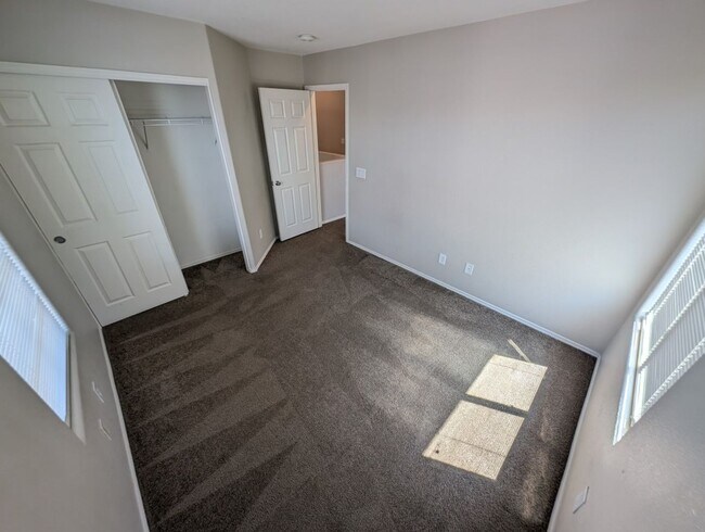 Building Photo - 4445 Laguna Garden Ave