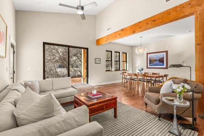 Building Photo - 106 Castle View Dr