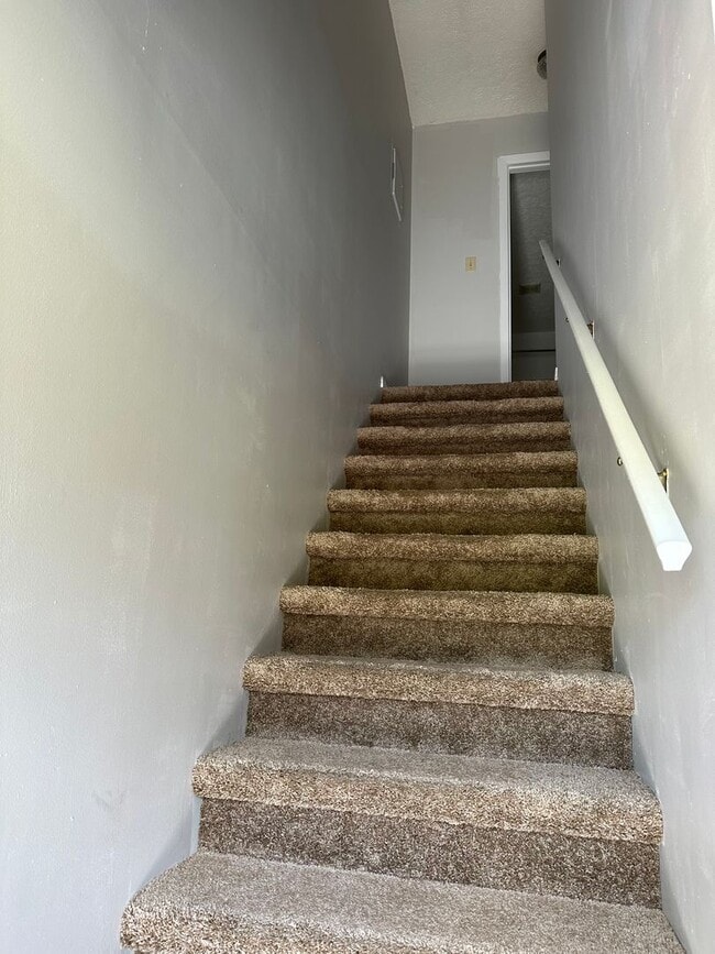 Building Photo - 2 Bedroom / 1.5 bath Townhouse, Kingsport TN