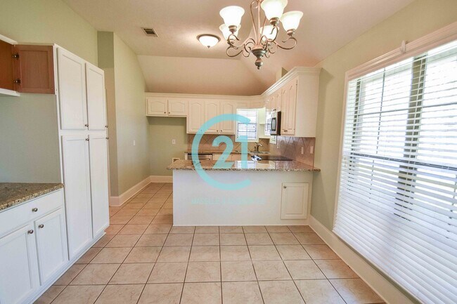 Building Photo - 3 Bed/2 Bath Home in Ashbrooke