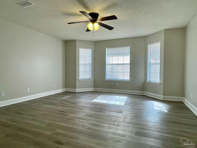 Building Photo - 1033 Waterford Ln