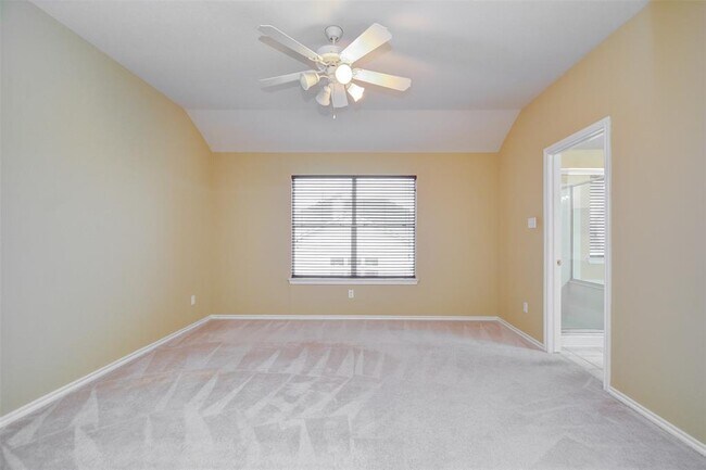 Building Photo - 5723 Vinemont Ln