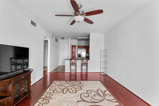 Building Photo - 7575 Kirby Dr