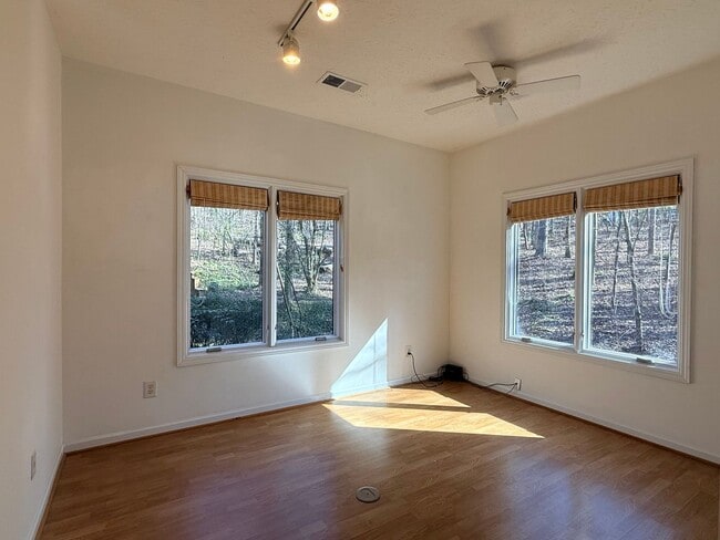 Building Photo - Peaceful Opelika Cabin For Rent