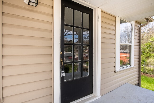 Building Photo - 1005 Greens Lake Rd