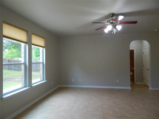 Building Photo - 1110 Willowbrook Dr