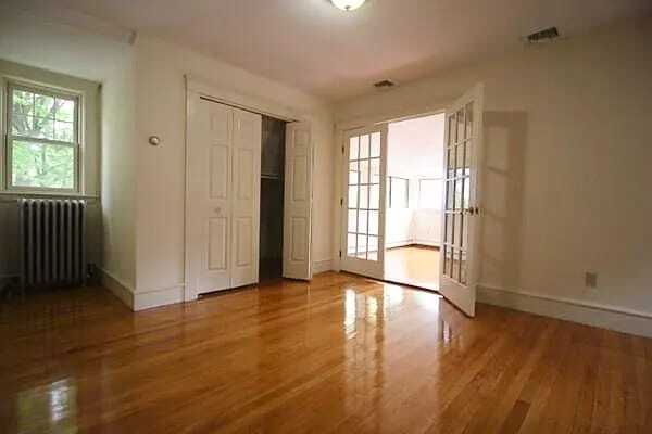 Building Photo - 163 Pleasant St