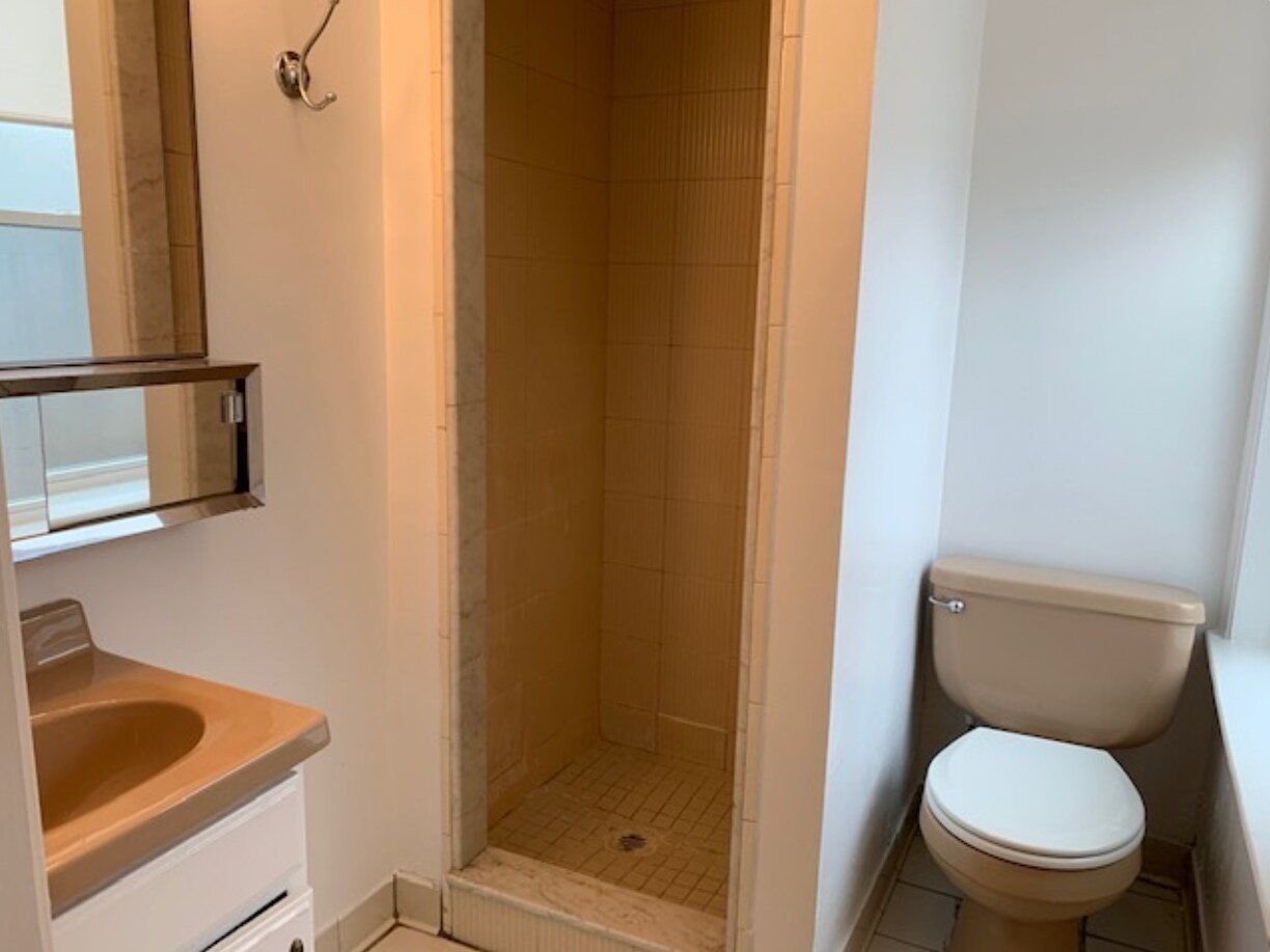 Building Photo - 148 Oxford St