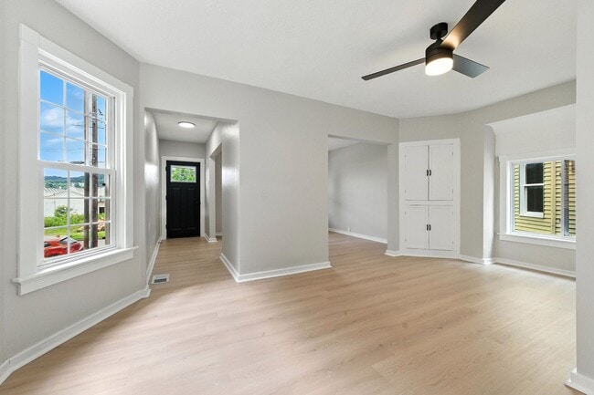 Building Photo - SCORE $500 OFF 1ST MONTH OF RENT THRU 7/31...